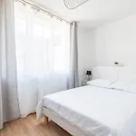 Courcelles Apartman *