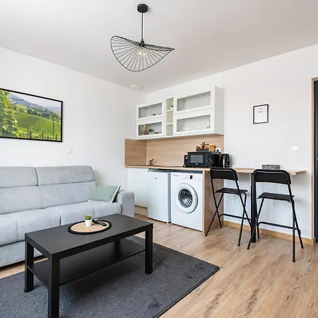 Courcelles Apartman *