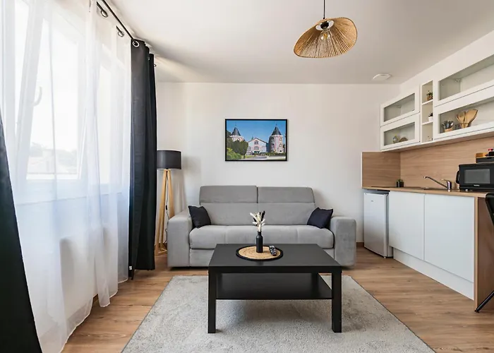 Courcelles Apartment
