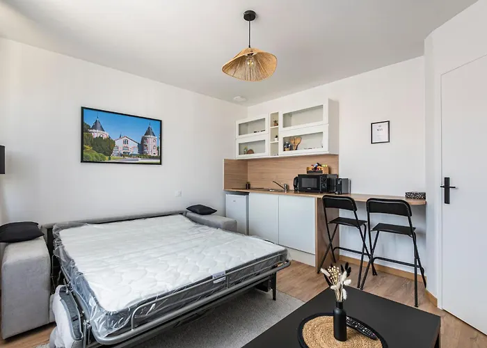 Courcelles Apartment *